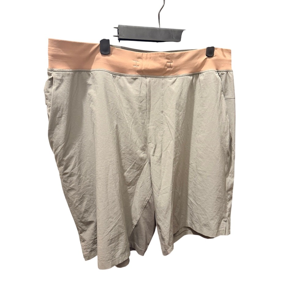Lululemon Men License to Train Athletic Shorts Gray Pink Contrast Waistband XL